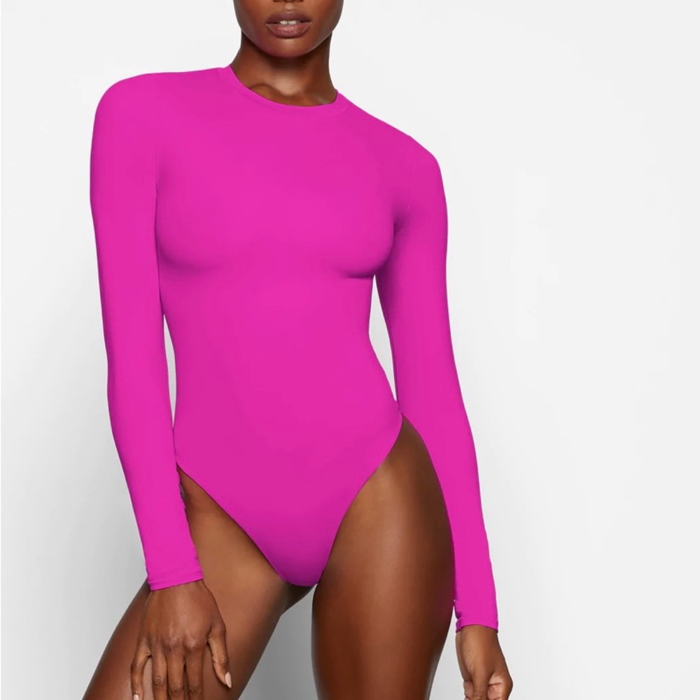 Beautiful SKIMS fuscia Bodysuit xs
